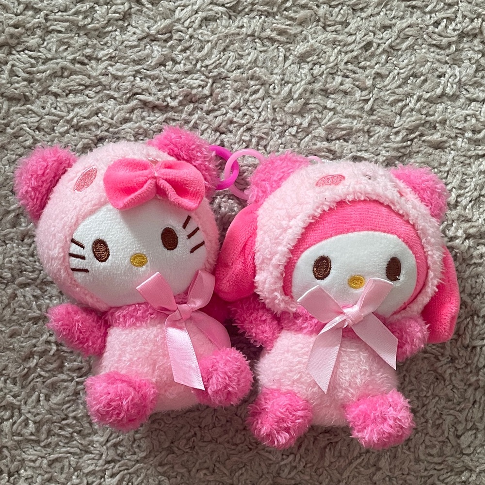 Hello Kitty Plush Duo in Pink Outfits